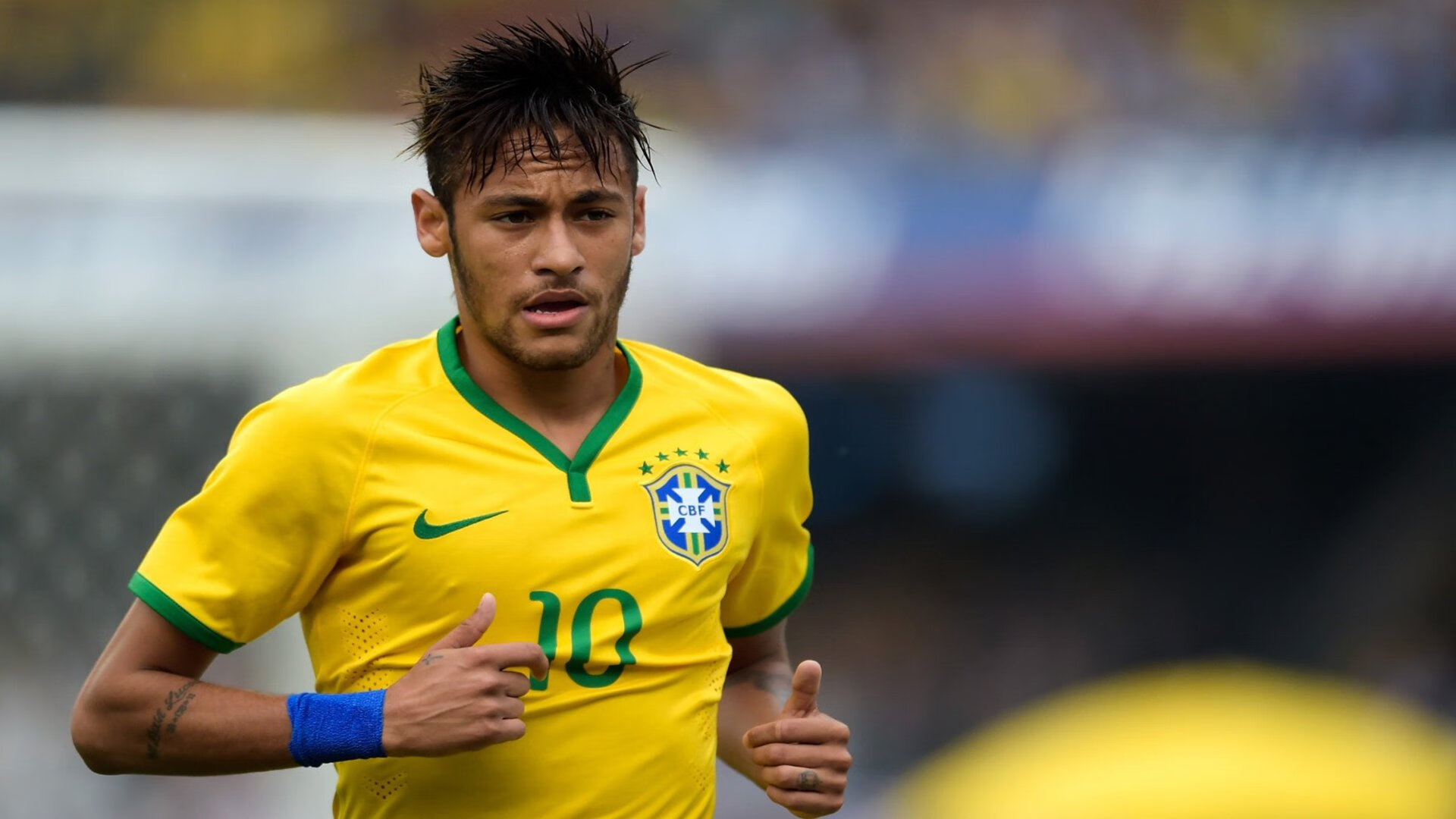 拜仁锋线火力压制形成持续高压，拜仁锋线组合